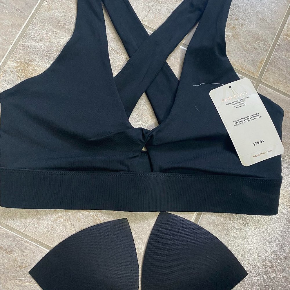 Fabletics Oasis Twist Sports Bra  Size: M  Color: Black